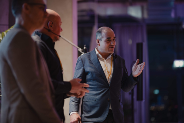 Rudolf praat Brand Launch Party